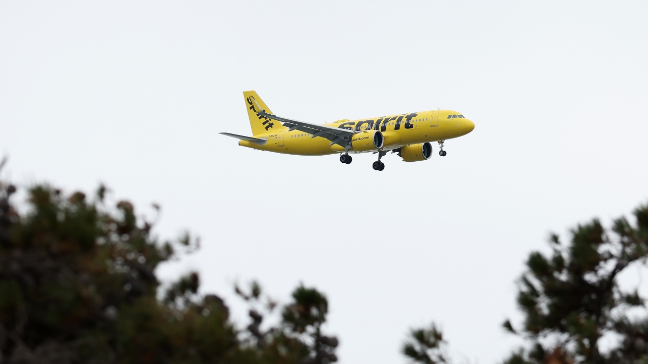 Spirit Airlines to sell 20 jets, recalls furloughed flight attendants