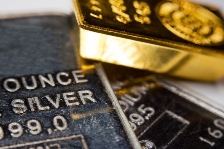 War Erases Gold And Silver Gains While Contrarians Eye Value