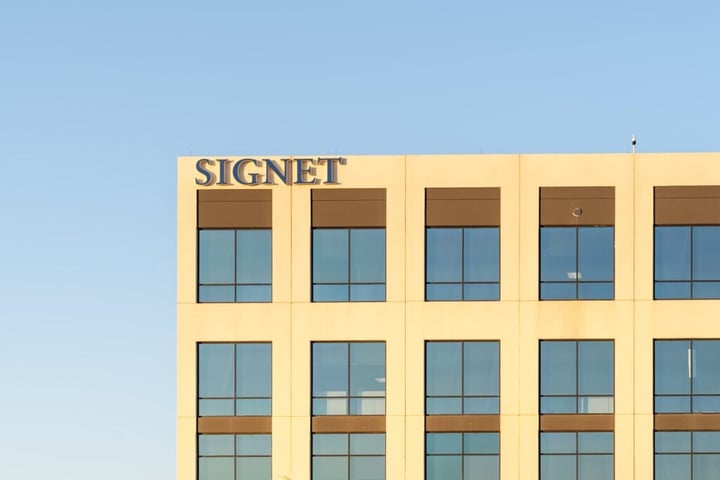 Highly Short Stock Signet Jewelers Soars After Resilient Quarter