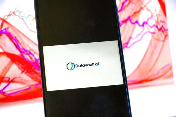 Datavault Stock’s 38% Breakout Week Is Its Best Since November — Here’s the Retail Buzz Before Earnings