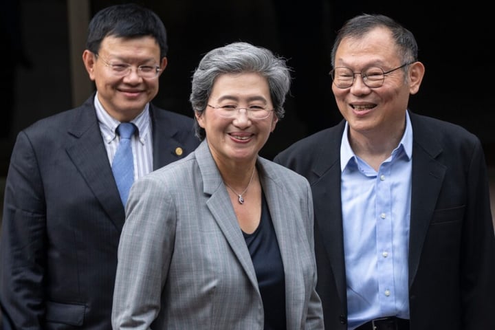 AMD Stock Gains Momentum As UBS Eyes 54% Upside On AI Megadeals