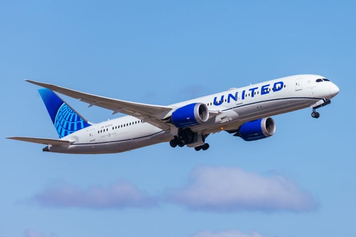 United Airlines, AGI And 3 Stocks To Watch Heading Into Monday