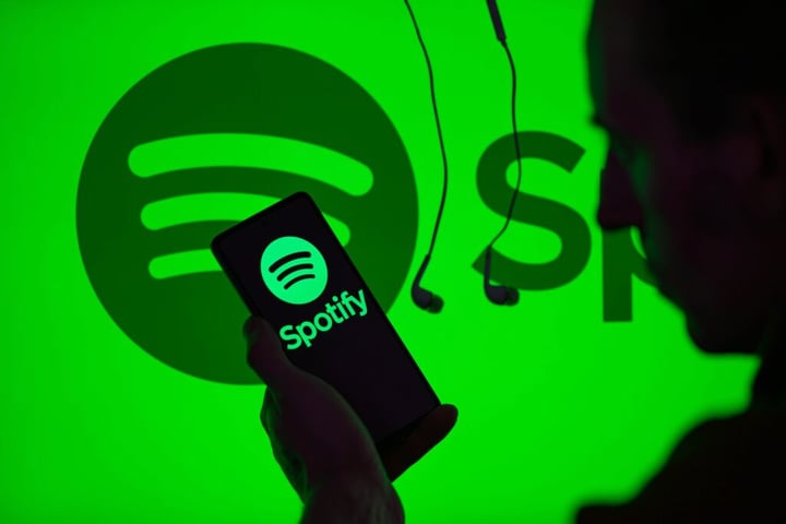 Spotify Stock’s Momentum Score Tanks Even As Wall Street Analysts Stay Bullish: Here’s Why