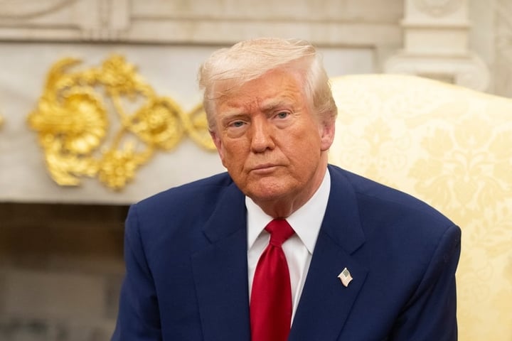 Mark Kelly Says ‘Trump And Republicans Knew’ As ACA Subsidy Expiry Drives Millions Off Insurance