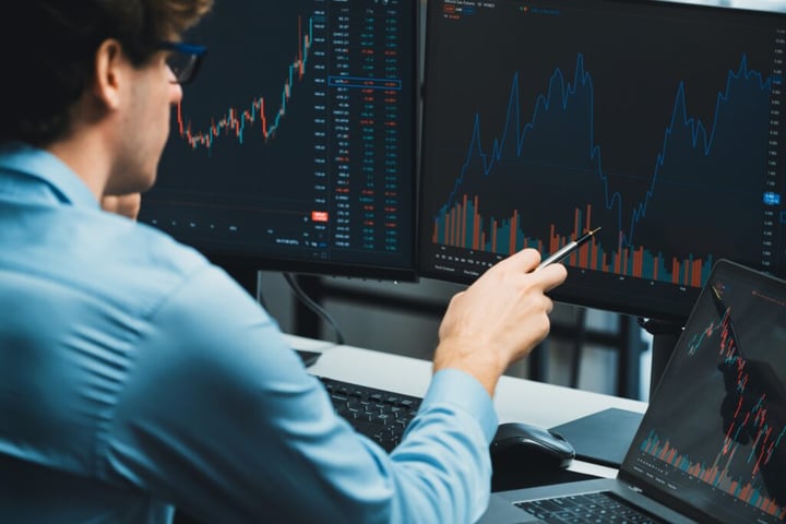 Wall Street Icon Warns: Waiting for Perfect Info Will Keep You on the Sidelines — How Top Traders Get In Early