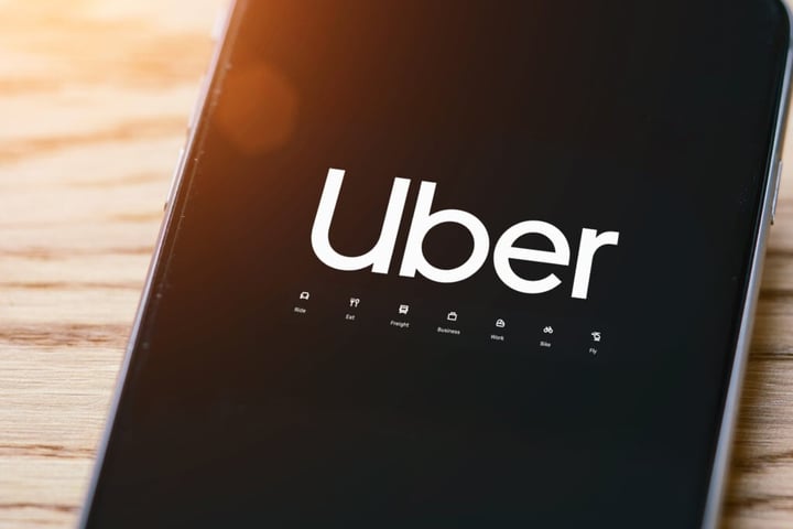 UBER Extends Block Partnership As Shares Slip On Weak Market Day