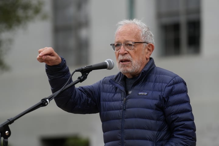 Robert Reich Blames AI For Complete Disconnect Between Stock Market And Real Economy: ‘As Profits Go Up…’