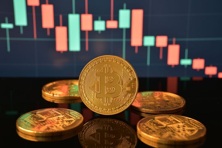 Bitcoin, Ethereum, XRP, Dogecoin Retreat As Trump Discusses Iran’s ‘New’ Proposal: Analyst Says BTC’s Bias ‘Firmly To The Upside’ As Long As…
