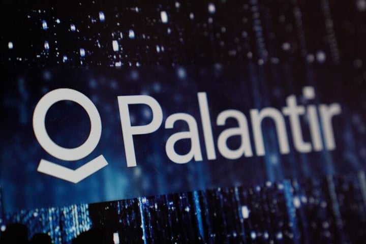 Why Is Palantir Stock Edging Up On Monday?