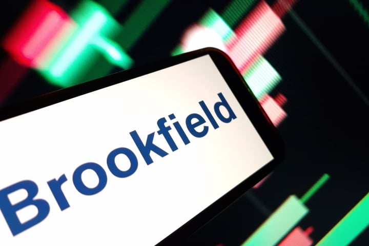 What’s Going On With Brookfield Stock Today?