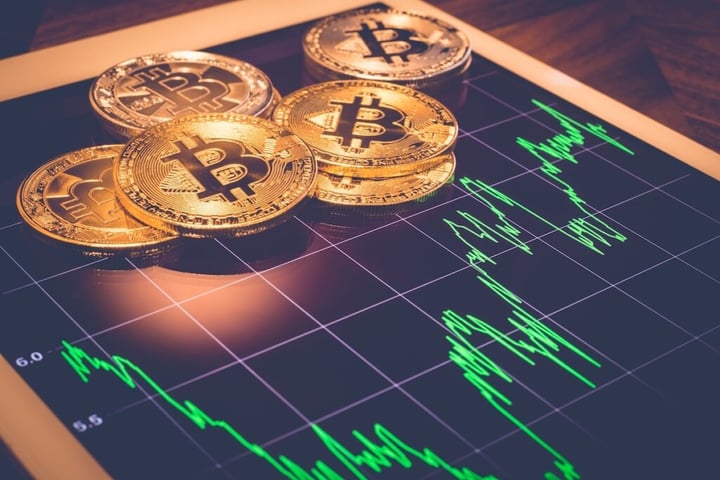 Bitcoin, Ethereum Rally, XRP, Dogecoin Hold Steady Amid Brewing Strait Of Hormuz Tensions: Analyst Sees BTC’s Real Rally After A Small ‘Breather’