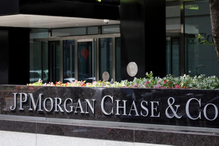 How To Earn $500 A Month From JPMorgan Stock Ahead Of Q1 Earnings