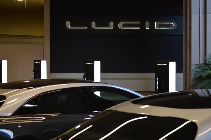 Lucid Group Announces New CEO, Expands Uber Robotaxi Partnership—LCID Surges Nearly 4% Pre-Market