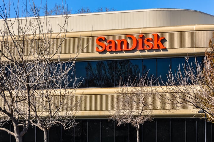 What’s Going On With SanDisk Stock Tuesday?