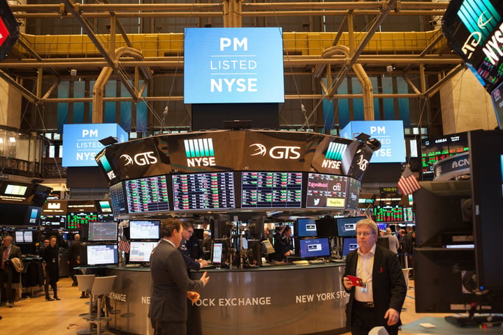 Stock Market Today: Dow Jones Futures Drop, Nasdaq Gains As Trump Weighs ‘Short And Powerful’ Iran Strikes— Alphabet, Meta, Amazon In Focus