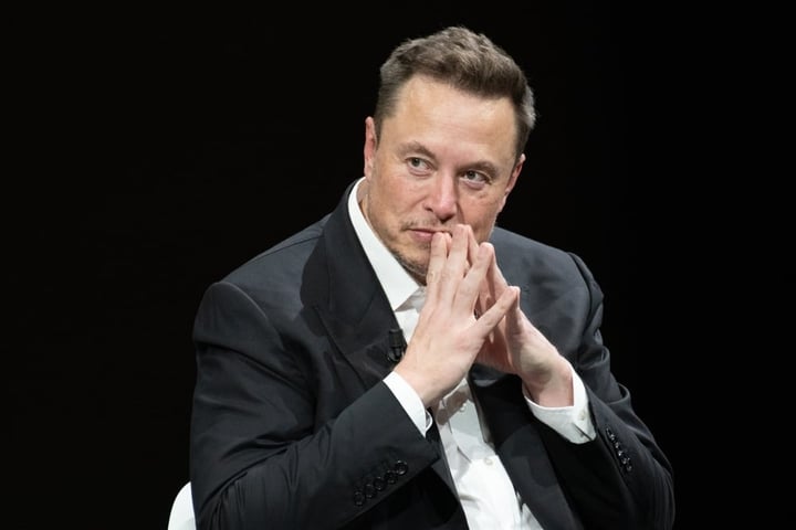 Elon Musk Gets ‘Moonshot’ SpaceX Pay Package: Here’s What That Means