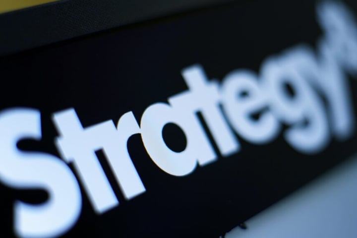 MSTR Stock May Bottom After ‘Final Shakeout’ Toward $90-$100, Says Analyst: ‘…A Buy Signal’