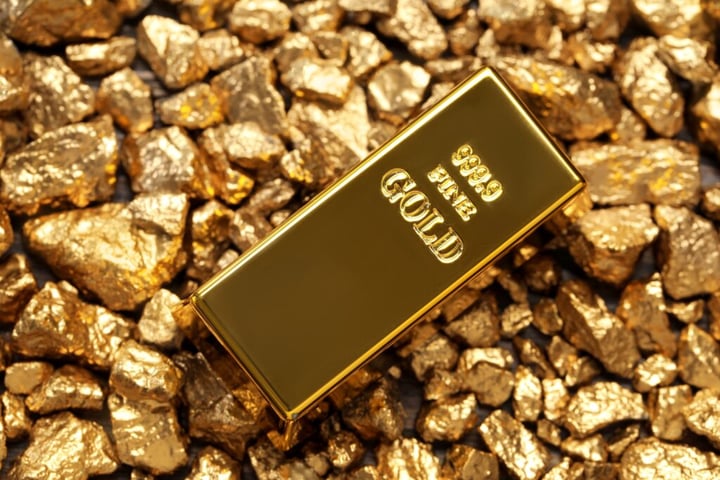 Gold Drops 15% From Record Highs But Standard Chartered Says Buy The Dip