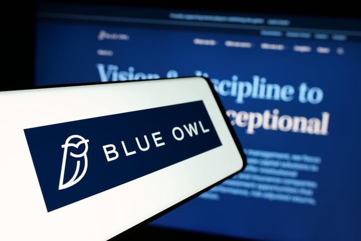 Despite AI, Software Fears, Blue Owl Secures $400 Million Bond Deal