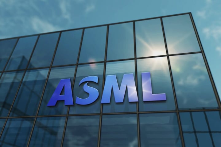 ASML Rides Silicon Wave After Blockbuster Q1 As Stock Extends 41% YTD Rally And Momentum Score Surges
