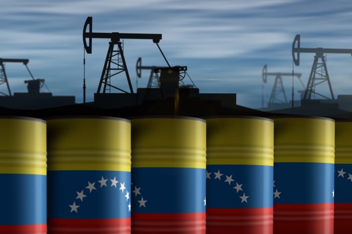 Crude Oil Falls Sharply; Wells Fargo Earnings Miss Views