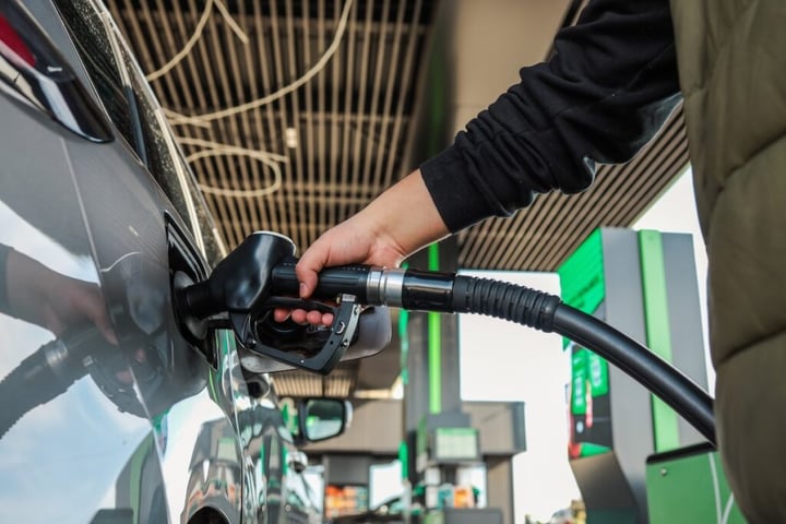 Gas Prices In These 5 States Likely To Drop Soon As Refineries Get ‘Back Up To Speed’, Analyst Urges Drivers Not To Rush To The Pump Yet