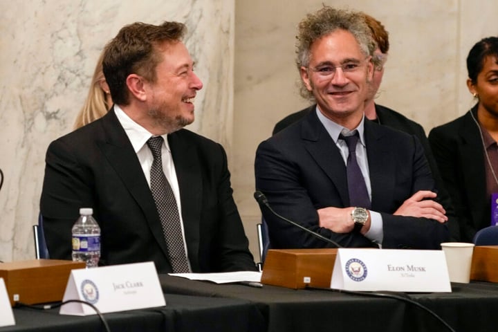 Palantir Earnings Prediction Market Preview: What Will Alex Karp Say?