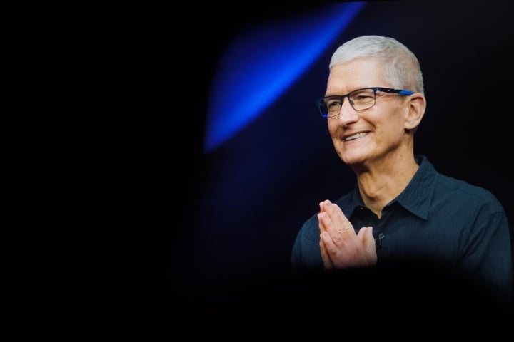 5 Stocks Investors Couldn’t Stop Buzzing About This Week: AAPL, GOOG, HOOD And More