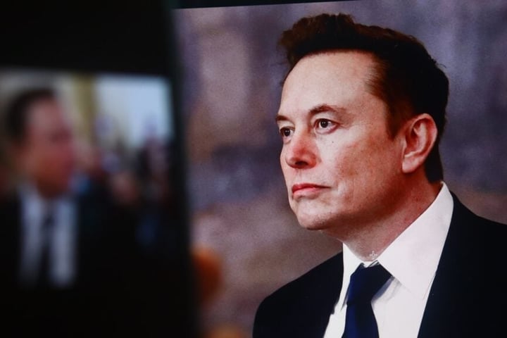 Ron DeSantis Praises Elon Musk’s ‘Pro-Human’ AI Vision After SpaceX-Anthropic Partnership
