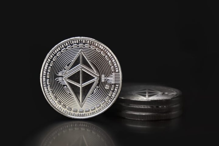 Ethereum Price Slowly Forms A Risky Pattern As Wall Street Investors Dump ETH ETFs