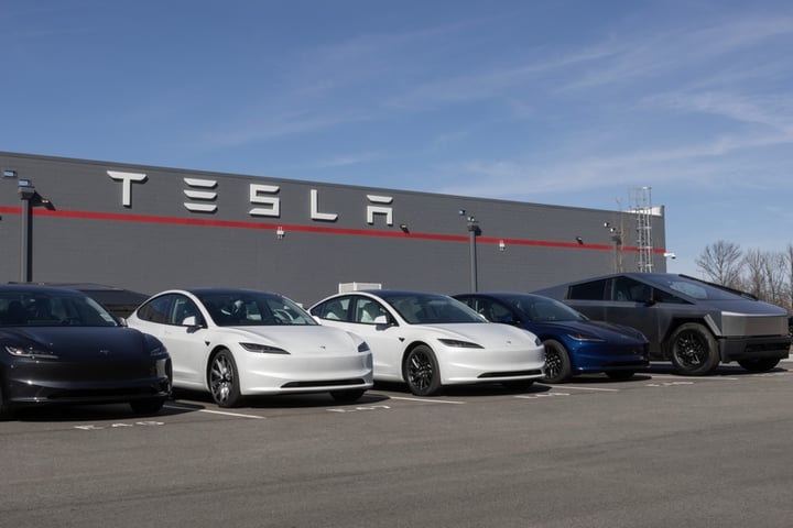 Elon Musk’s Massive Tesla Paycheck, 10 Million FSD Goals In Spotlight As Regulatory Storm Reportedly Brews In Europe