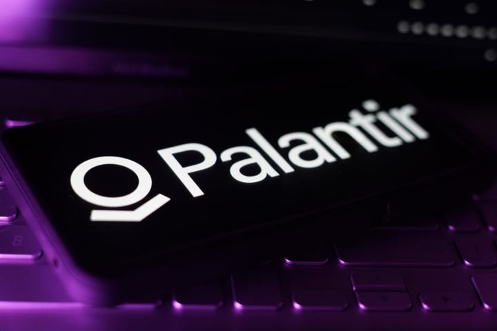 What’s Going On With Palantir Stock Monday?