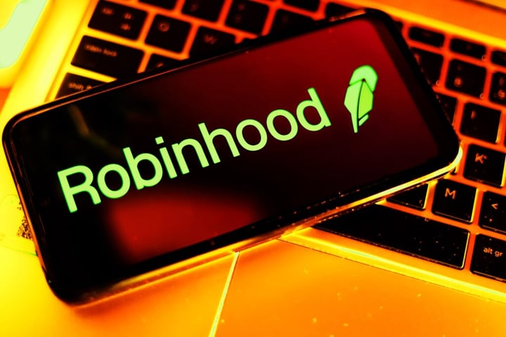 Robinhood Gives AI Agents ‘Power’ To Trade Stocks, Spend Through Gold Credit Cards