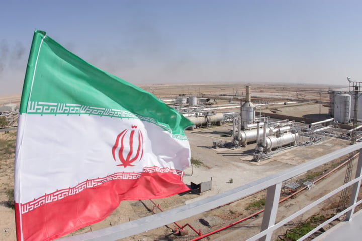 ‘The Empire Survives or Falls’ – Billionaire Ray Dalio Says Iran War Threatens U.S. Dollar Dominance as People ‘Naturally Run From The Losers’