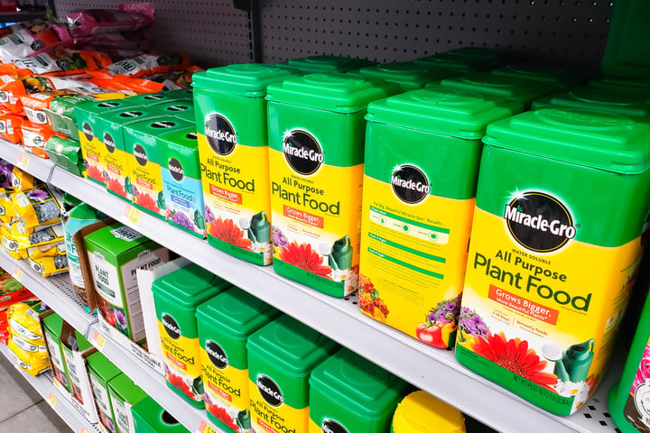 Jim Cramer: This Financial Stock Is A Buy, Scotts Miracle-Gro Is ‘Too Risky’