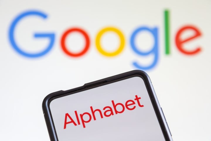 Jim Cramer Says AI Spending Is No Bubble As Alphabet, Amazon, Apple Surge, While Microsoft And Meta Face Pressure