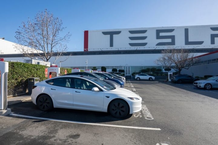 Tesla Vs BYD Is Heating Up Again: Elon Musk Pushes Aggressive Europe Expansion While BYD Stumbles In China