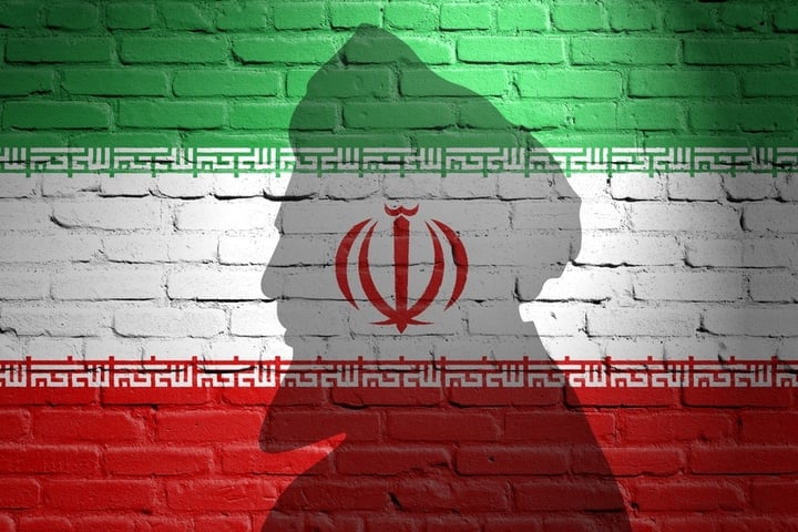Elizabeth Warren Rings ‘Flashing Red Light’ Alert Over Iranian Cryptocurrency Exchange