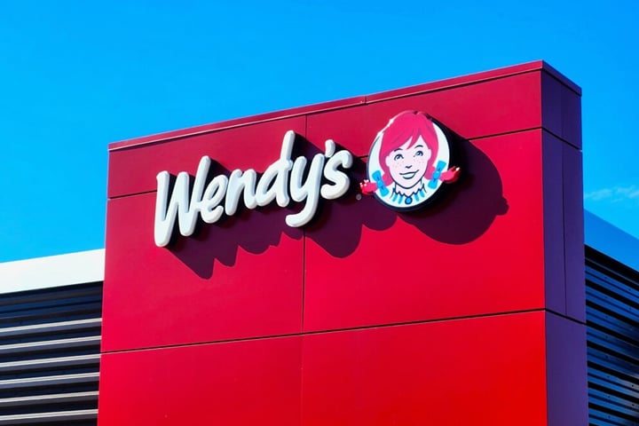 How To Earn $500 A Month From Wendy’s Stock Ahead Of Q1 Earnings