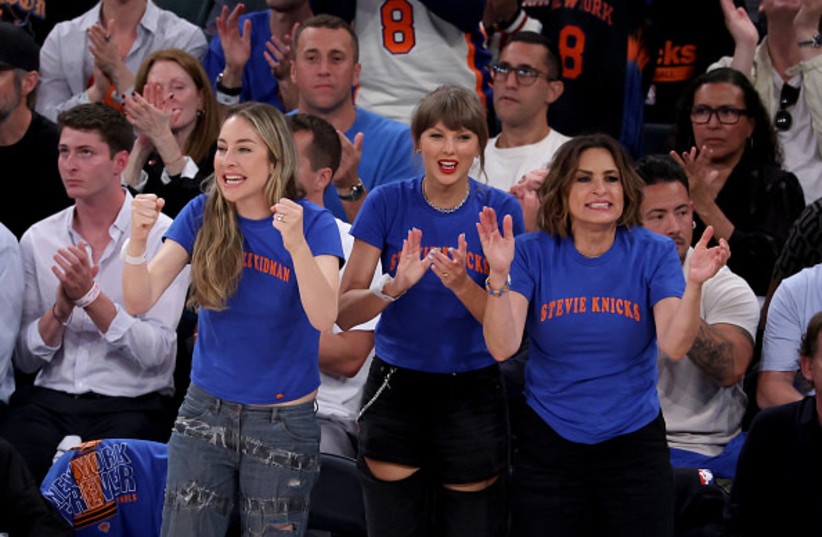 JUNE 10: (L to R) Este Haim, Taylor Swift, and Mariska Hargitay attend Game Four of the 2026 NBA Finals between the San Antonio Spurs and the New York Knicks at Madison Square Garden on June 10, 2026 in New York City. (credit: Al Bello/Getty Images) JUNE 10: (L to R) Este Haim, Taylor Swift, and Mariska Hargitay attend Game Four of the 2026 NBA Finals between the San Antonio Spurs and the New York Knicks at Madison Square Garden on June 10, 2026 in New York City. (credit: Al Bello/Getty Images)