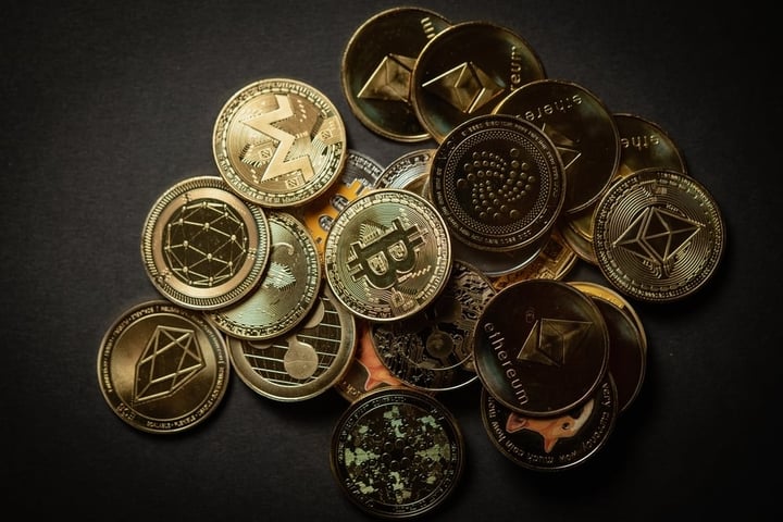 Weekend Crypto Round-Up: Bitcoin’s Worst-Case Scenario, Dogecoin’s Future And More
