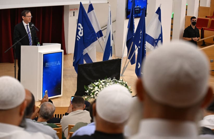 Isaac Herzog meets with Imams from across the country to discuss crime prevention.  (credit: HAIM ZACH/GPO)