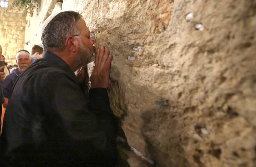 Itamar Ben-Gvir at the Western Wall during Tisha B'Av. (credit: MARC ISRAEL SELLEM/THE JERUSALEM POST)
