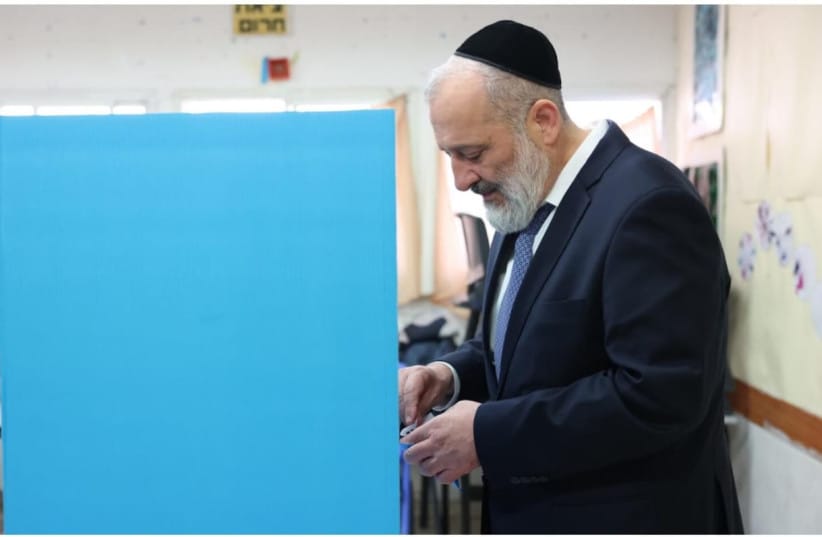 Arye Deri places his ballot on Election Day on October 27, 2026. (credit: YAAKOV COHEN)