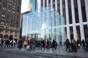 Apples Fifth Avenue store in New York in December 2010. Archive photograph.