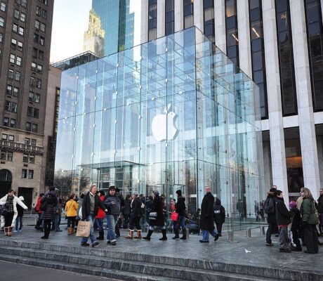 Apples Fifth Avenue store in New York in December 2010. Archive photograph.