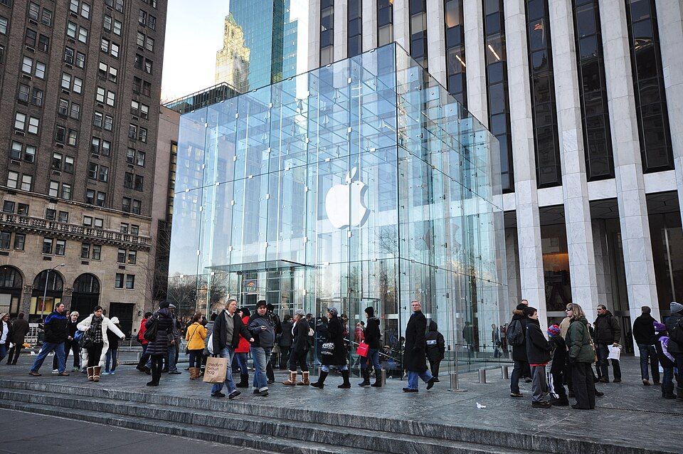 Apples Fifth Avenue store in New York in December 2010. Archive photograph.
