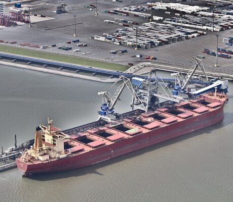 Attikos unloading coal in Wilhelmshaven in May 2017. Archive image illustrating bulk shipping, not one of the ammonia-fueled vessels.