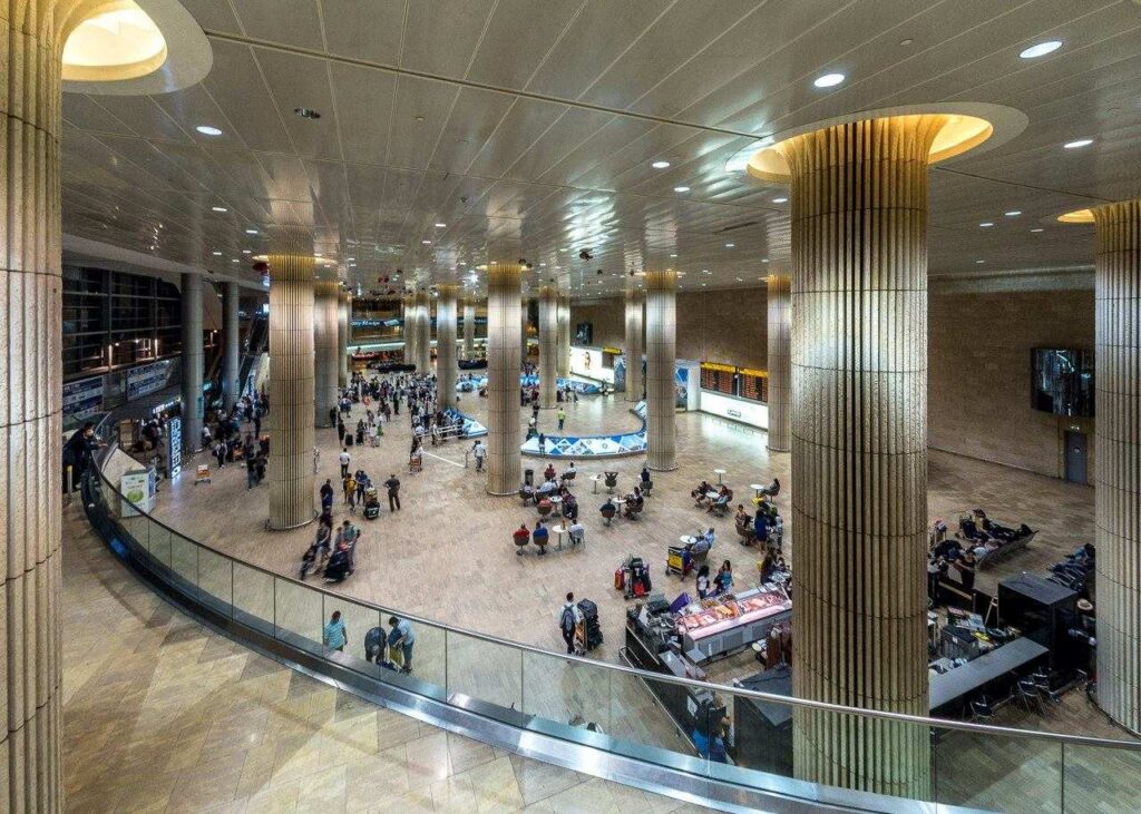 Archive: Ben Gurion Airport Terminal 3 reception hall, 2015. GeorgeDement / CC BY-SA 2.0, cropped.