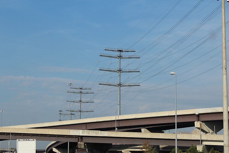 Dominion transmission lines in Alexandria, Virginia, October 2016. Archive photograph, not a current project site.